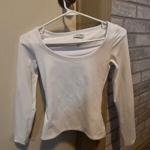 Aritzia contour White Long Sleeve Tee